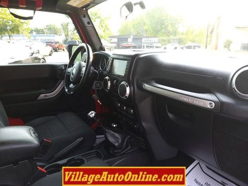 Used 2012 Jeep Wrangler Rubicon w/ PWR Convenience Group image 21