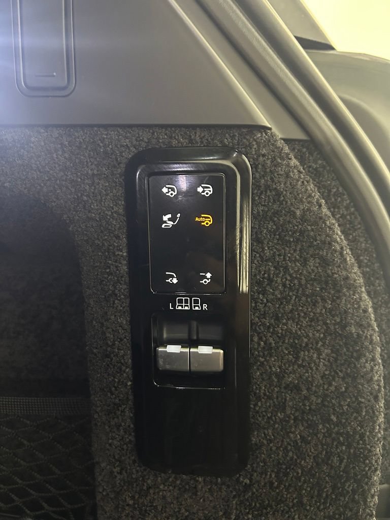 Used 2023 Land Rover Range Rover Autobiography AWD/4WD image 37