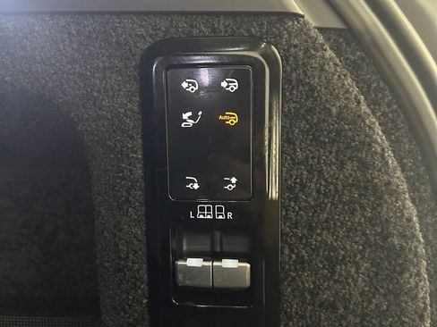 Used 2023 Land Rover Range Rover Autobiography AWD/4WD image 37