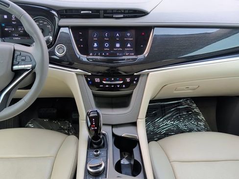 Certified 2022 Cadillac XT6 Premium Luxury w/ Technology Package image 3