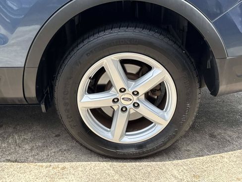 Used 2019 Ford Explorer XLT FWD image 4