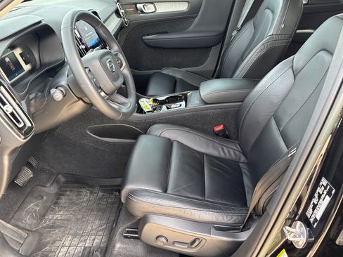 Certified 2023 Volvo XC40 B5 Ultimate w/ Protection Package Premier image 27