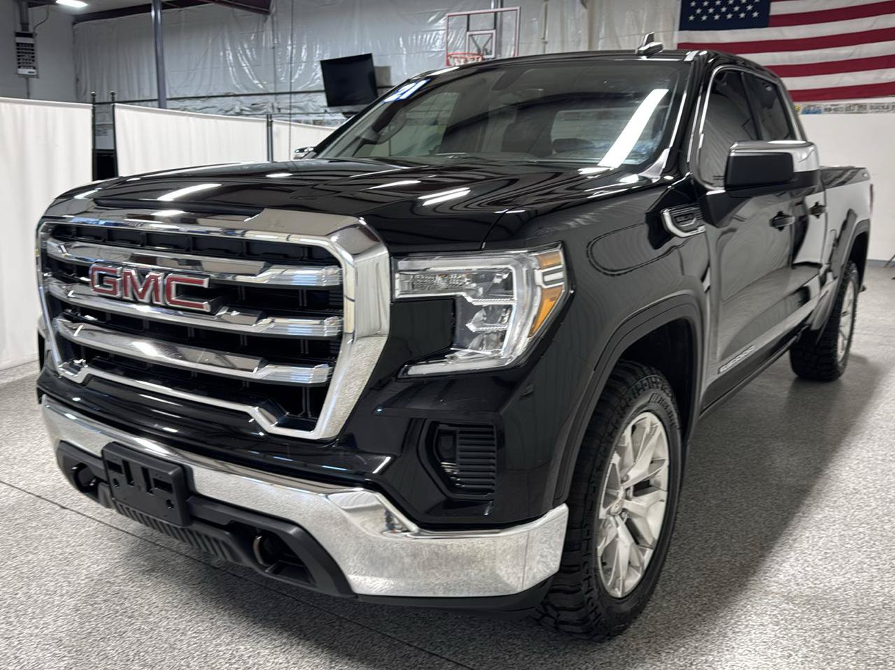 Used 2021 GMC Sierra 1500 SLE w/ X31 Off-Road Package AWD/4WD image 4