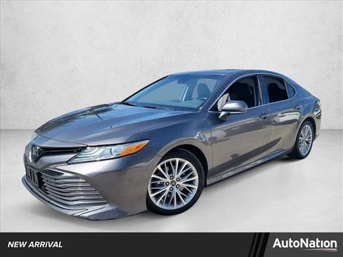 Used 2019 Toyota Camry XLE image 1