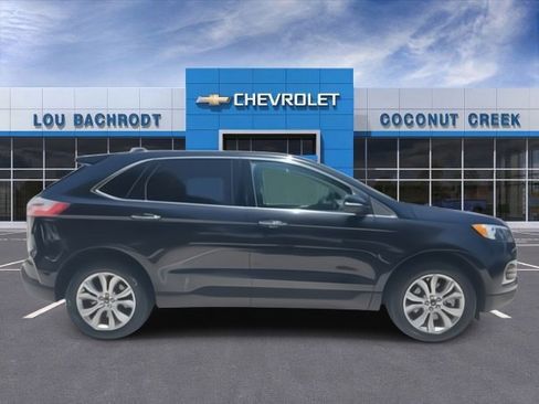 Used 2022 Ford Edge Titanium image 2