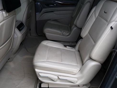Used 2023 Cadillac Escalade ESV Premium Luxury Platinum w/ Heavy-Duty Trailer Package AWD/4WD image 27
