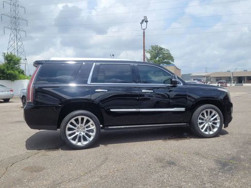 Used 2018 Cadillac Escalade Premium Luxury RWD image 13