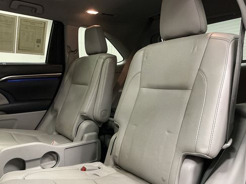 Used 2015 Toyota Highlander Limited Platinum AWD/4WD image 18