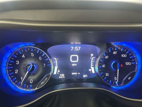 Certified 2023 Chrysler Pacifica Touring-L image 15