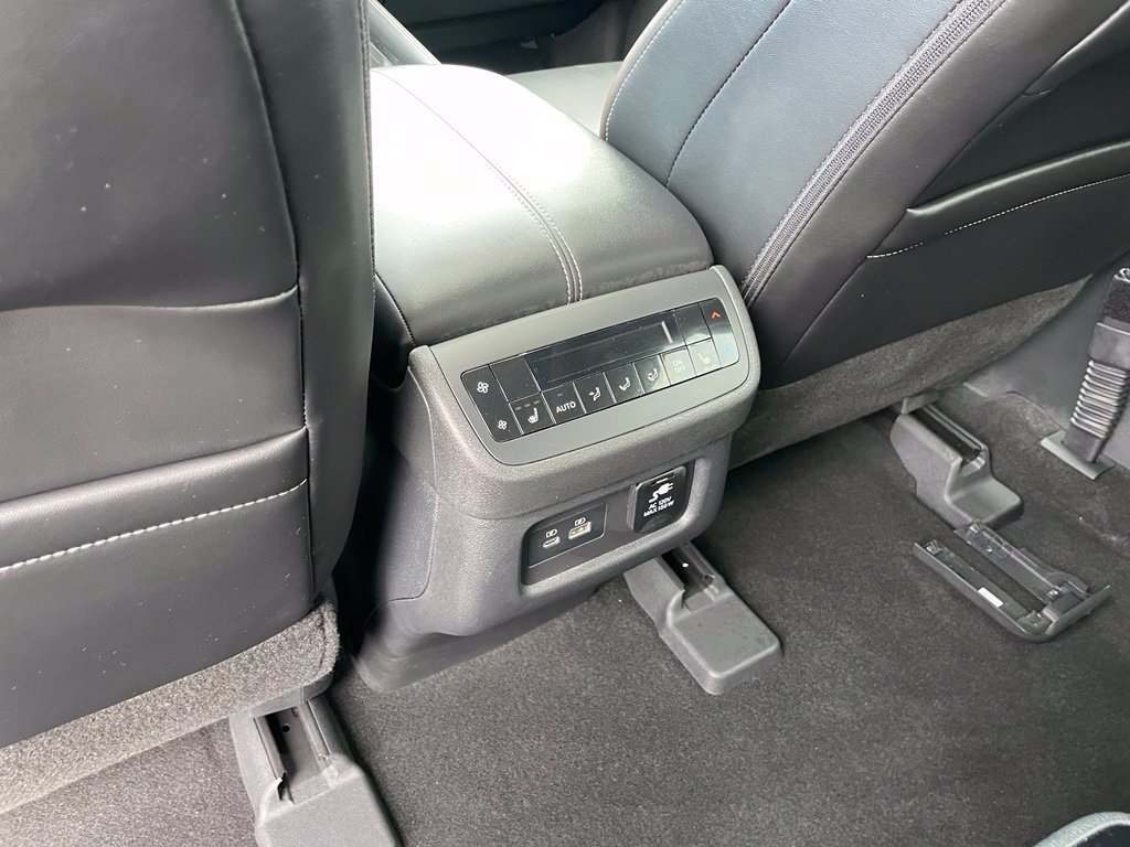 Certified 2025 Nissan Pathfinder Platinum AWD/4WD image 9