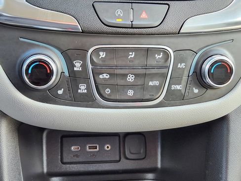 Used 2024 Chevrolet Equinox LT AWD/4WD image 22