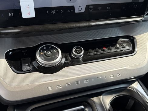 Certified 2025 Ford Expedition Active image 25