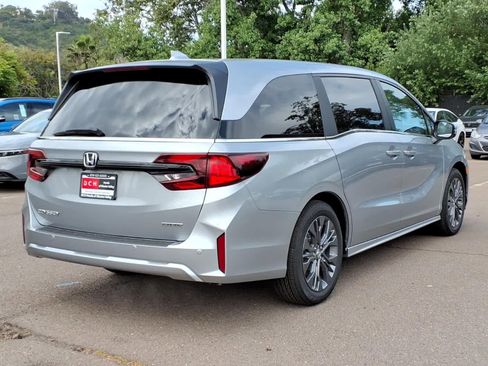 New 2026 Honda Odyssey Touring image 4