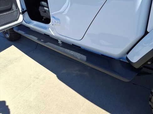 Used 2025 Jeep Gladiator Sport image 19