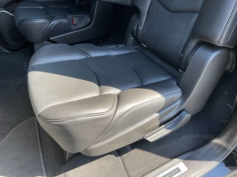 Used 2017 Cadillac Escalade ESV Platinum image 42