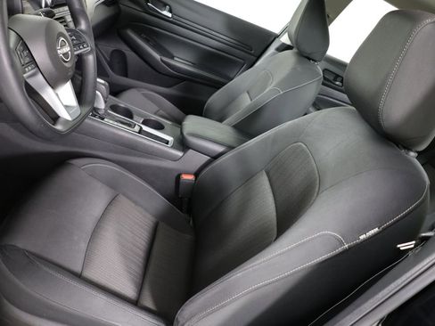 Used 2025 Nissan Altima 2.5 SV FWD image 8