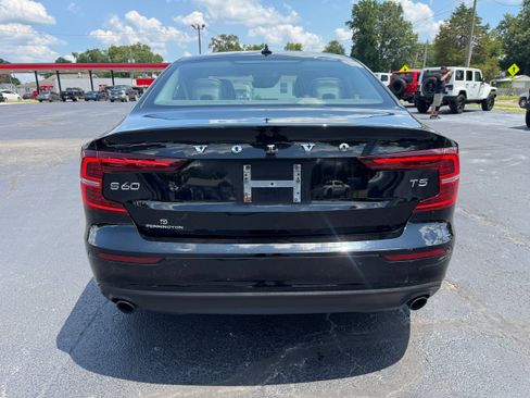 Used 2019 Volvo S60 T5 Momentum w/ Premium Package FWD image 6