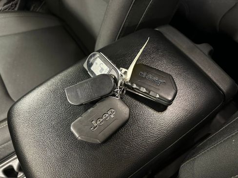 Used 2022 Jeep Wrangler Unlimited Sport AWD/4WD image 33