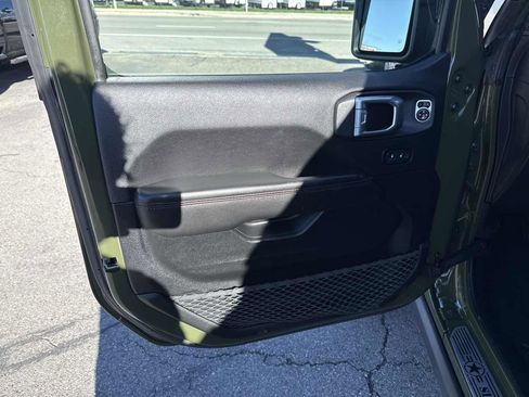 Used 2021 Jeep Gladiator Rubicon AWD/4WD image 11