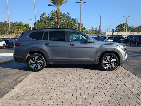 Certified 2024 Volkswagen Atlas SE image 3