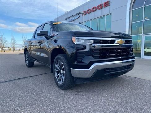 Used 2022 Chevrolet Silverado 1500 LT AWD/4WD image 3