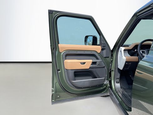 New 2026 Land Rover Defender 110 X-Dynamic SE image 21