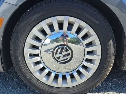 Used 2014 Volkswagen Beetle 1.8T FWD image 35