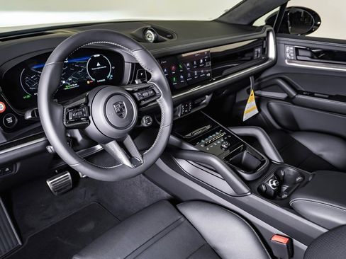 New 2025 Porsche Cayenne Turbo image 4