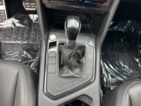 Used 2023 Volkswagen Tiguan SE R-Line FWD image 18