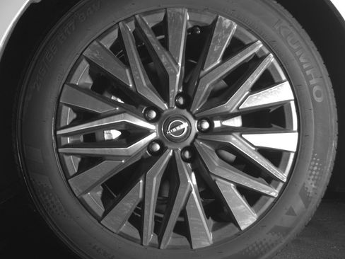 Used 2025 Nissan Altima 2.5 SV image 12