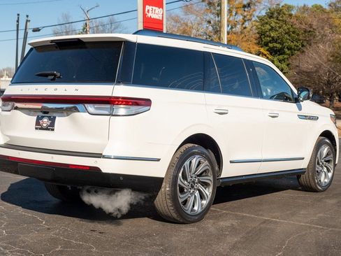 Used 2023 Lincoln Navigator Reserve image 38