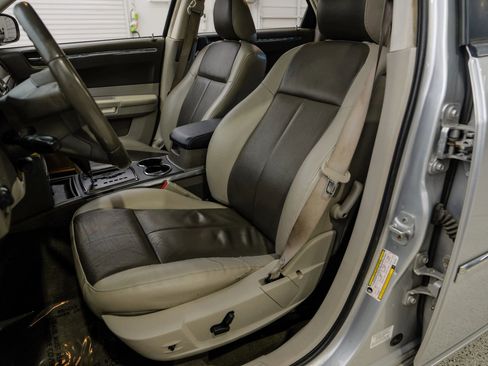 Used 2008 Chrysler 300 Touring image 19