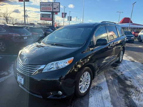 Used 2015 Toyota Sienna XLE 8-Passenger V6 image 3
