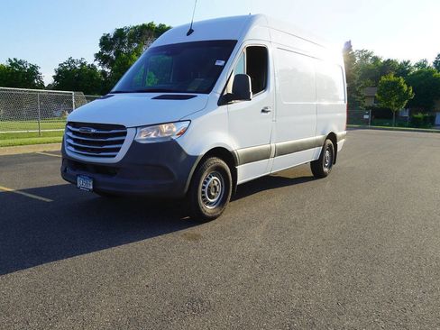 Used 2020 Freightliner Sprinter 2500 RWD image 3