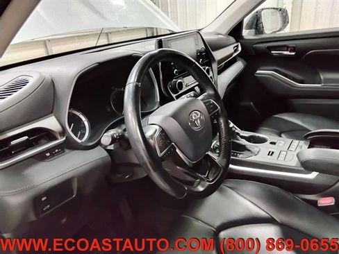 Used 2021 Toyota Highlander XLE image 11