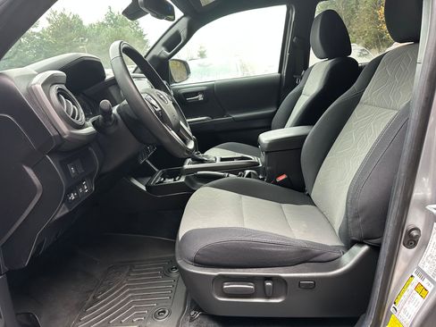 Used 2021 Toyota Tacoma TRD Off-Road image 16