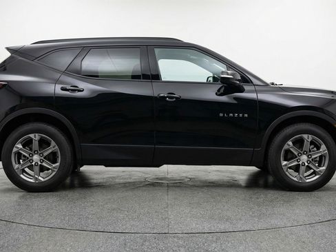 Used 2025 Chevrolet Blazer LT image 11