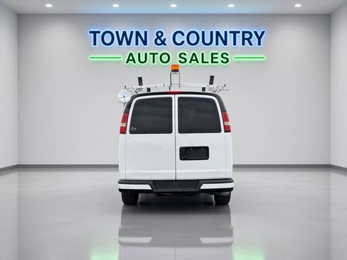 Used 2013 Chevrolet Express 1500 RWD image 4