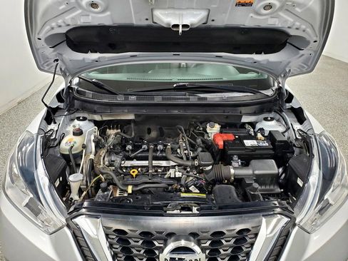 Used 2018 Nissan Kicks S image 9