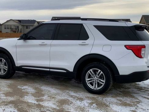 Used 2022 Ford Explorer XLT image 6