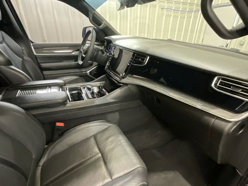 Used 2022 Jeep Wagoneer Series III image 16