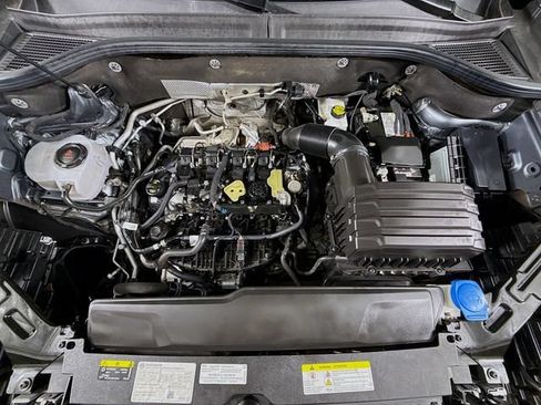 Used 2024 Volkswagen Atlas SEL AWD/4WD image 32
