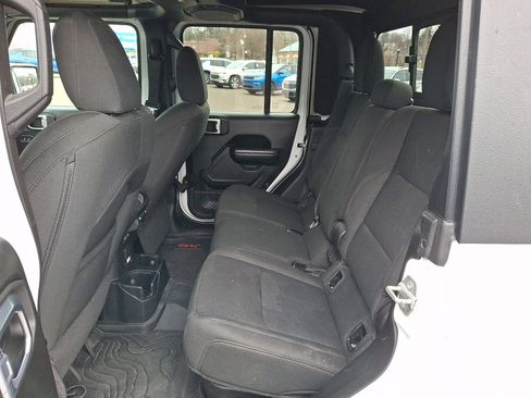 Used 2021 Jeep Gladiator Sport image 10