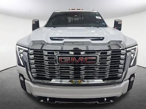 Used 2024 GMC Sierra 2500 Denali w/ Denali Reserve Package AWD/4WD image 2