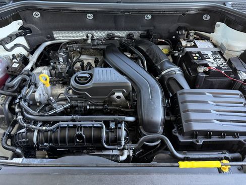 Used 2024 Volkswagen Taos SE w/ Panoramic Sunroof Package image 42