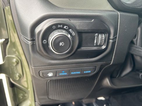 Used 2024 Jeep Wrangler High Altitude AWD/4WD image 19