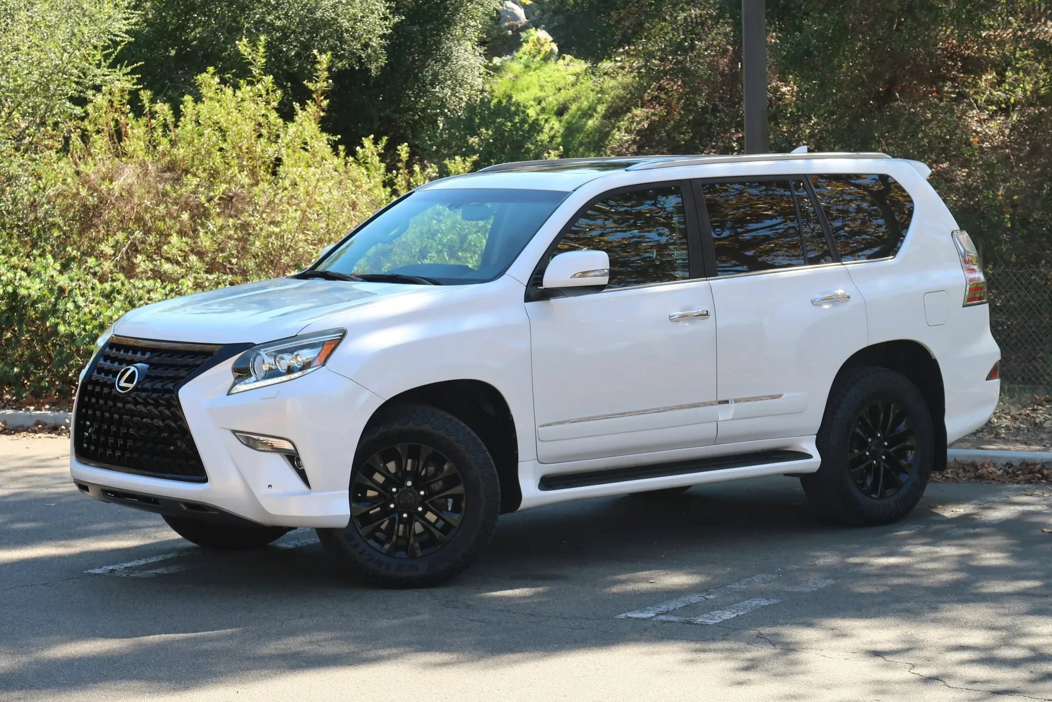 Used 2016 Lexus GX 460 w/ Premium Package AWD/4WD image 2