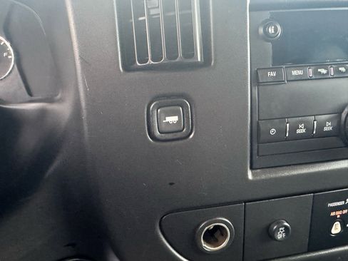 Used 2015 Chevrolet Express 3500 image 18