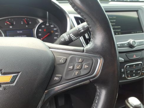 Used 2019 Chevrolet Equinox LT FWD image 15