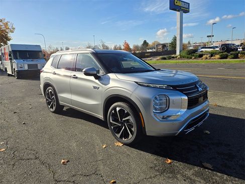 New 2025 Mitsubishi Outlander SEL image 3